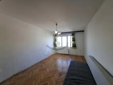 Na prenájom 2-izbový byt, 54 m², Komárno