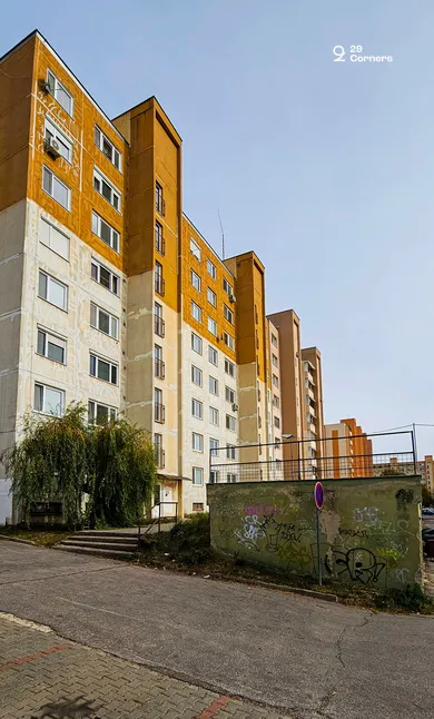Na predaj 4-izbový byt, 92 m², Levice, Severná ul.