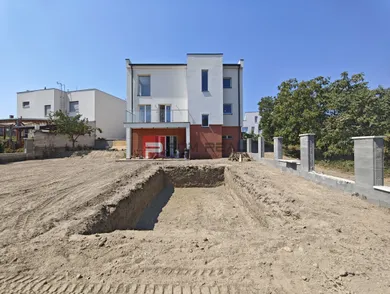 Na predaj 6-izbový dom, 256 m², Pezinok, Modra