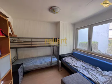 Na predaj 3-izbový dom, 140 m², Bratislava-Ružinov, Senná