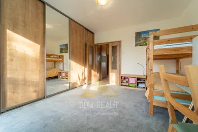 Na predaj 3-izbový byt, 75 m², Bratislava-Petržalka, Rovniankova