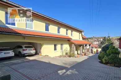 Na predaj 6-izbový dom, 250 m², Lukavica