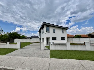 Na predaj 4-izbový dom, 113 m², Horná Potôň