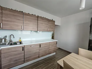 Na predaj 3-izbový byt, 85 m², Bratislava-Vrakuňa, Rajecká