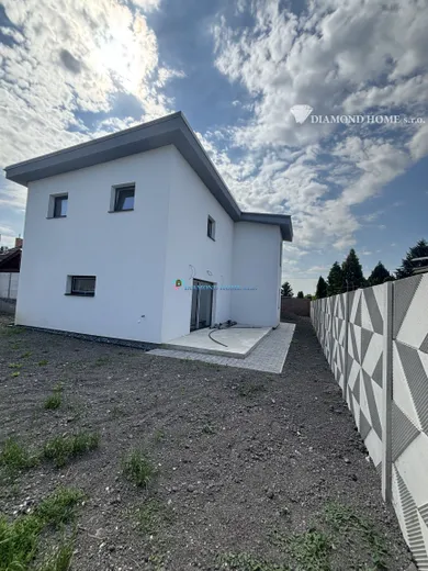 Na predaj dom, 270 m², Topoľníky, Hviezdna