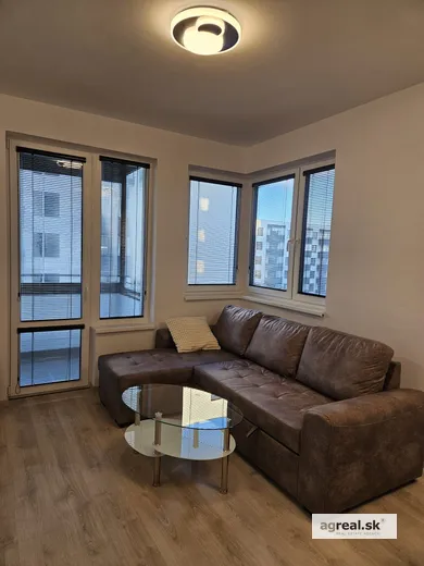 Na prenájom 1-izbový byt, 37 m², Bratislava-Rača, Františka Kubu