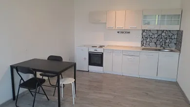 Kiadó lakások, 1-szobás, Zvolen · €480