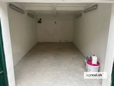 Obiekty na sprzedaż, Bratislava-Nové Mesto · €42 000