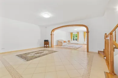 Na predaj 6-izbový dom, 350 m², Bratislava-Záhorská Bystrica