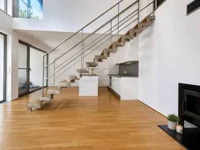 Domy na wynajem, Bratislava-Nové Mesto · €2600