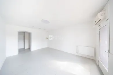 Na prenájom komerčné, 44 m², Bratislava-Ružinov, Záhradnícka