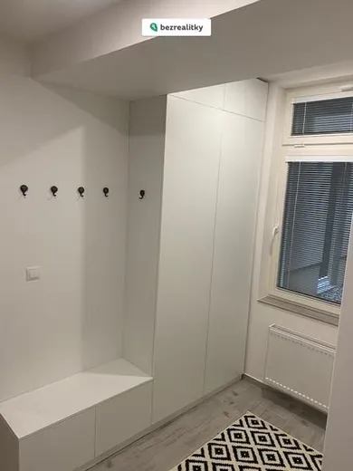 Na prenájom 1-izbový byt, 50 m², Bratislava-Staré Mesto