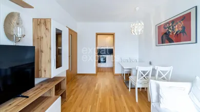 Na prenájom 3-izbový byt, 63 m², Bratislava-Karlova Ves