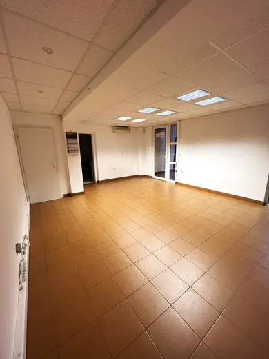 Komerčné priestory na prenájom, Bratislava-Podunajské Biskupice · €300