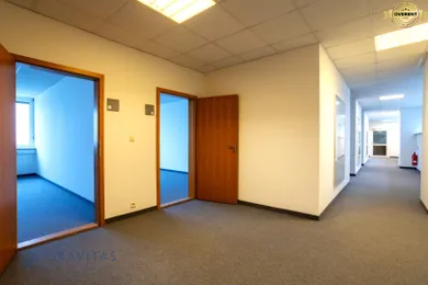 Na prenájom komerčné, 188 m², Bratislava-Ružinov, Jarabinková