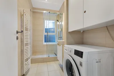 Na prenájom 2-izbový byt, 41 m², Bratislava-Staré Mesto