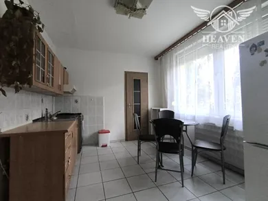 Na predaj 3-izbový byt, 82 m², Nové Zámky, -