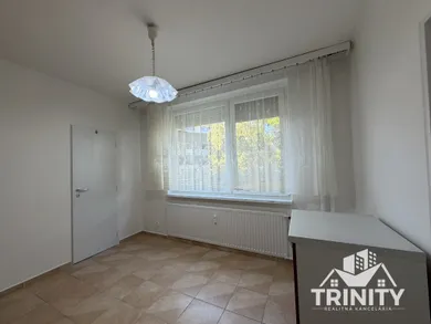 Na prenájom 3-izbový byt, 82 m², Nové Zámky, Lastovičia