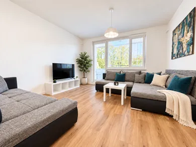 Byty na prenájom 3-izbový, Bratislava-Petržalka · €960