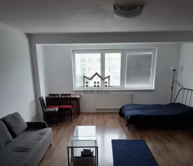 Na prenájom 1-izbový byt, 54 m², Bratislava-Petržalka, Budatínska