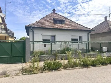Domy na predaj 2-izbový, Šaľa · €150 000