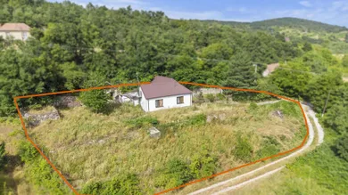 Na predaj pozemok v Svätý Jur · €429 000 · Pôvodný stav