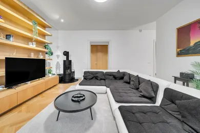 Na predaj 5-izbový byt, 155 m², Bratislava-Staré Mesto, Moyzesova