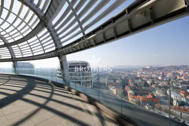 Na predaj 2-izbový byt, 50 m², Bratislava-Staré Mesto, Továrenská