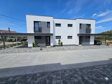 Domy na sprzedaż, 4-pokojowe, Bitarová · €325 000