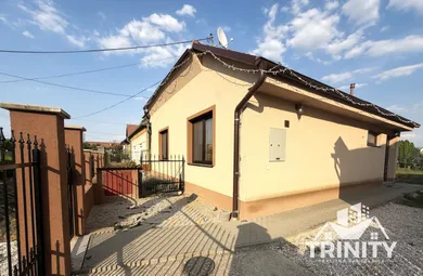 Дома на продажу, 4-комнатные, Zemné · €164 000