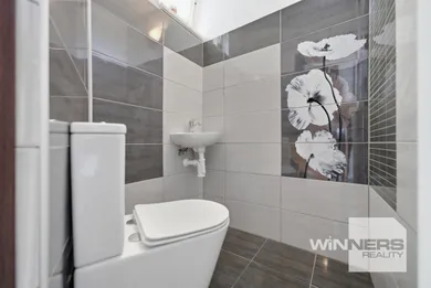 Na predaj 5-izbový dom, 192 m², Rovinka