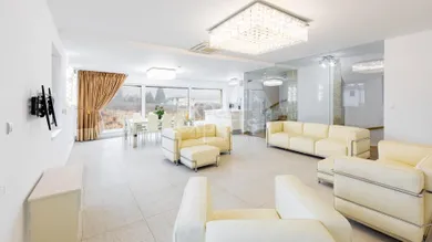 Domy na prenájom, Bratislava-Nové Mesto · €2 500