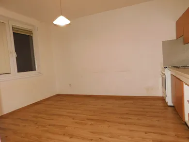Na predaj 1-izbový byt, 38 m², Komárno, Česká ul.