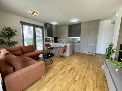 Na prenájom 3-izbový byt, 69 m², Bratislava-Staré Mesto, Bottova