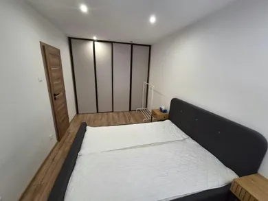 Na prenájom 3-izbový byt, 68 m², Komárno, Mederčská ul.