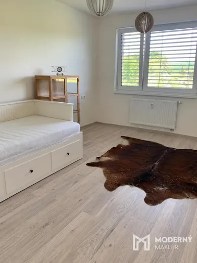 Na prenájom 3-izbový byt, 90 m², Trenčín, Liptovská