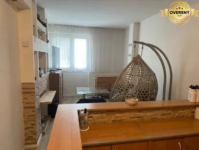 Na prenájom 2-izbový byt, 40 m², Bratislava-Vrakuňa, Stavbárska