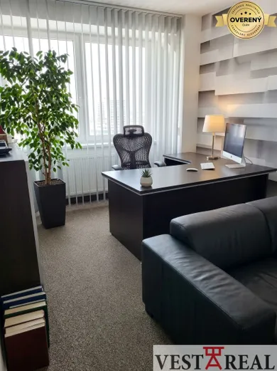 Na prenájom komerčné, 96 m², Trnava, Skladová