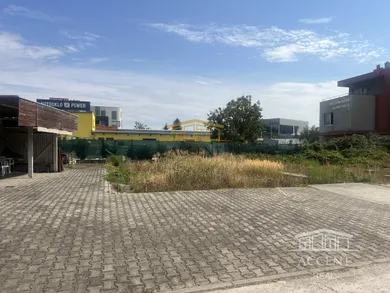 Eladó telkek, Bratislava-Lamač · €520 000