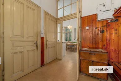 Na predaj 3-izbový byt, 115 m², Bratislava-Staré Mesto, Čajkovského