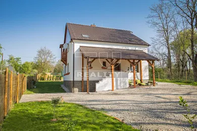 Domy na sprzedaż, 6-pokojowe, Piešťany · €225 000