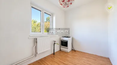 Na predaj dom, 100 m², Komjatice