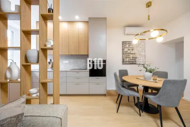 Na predaj 3-izbový byt, 77 m², Bratislava-Staré Mesto, Benediktiho