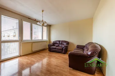 Na predaj 3-izbový byt, 65 m², Nové Mesto nad Váhom, Krátka
