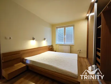 Na prenájom 3-izbový byt, 72 m², Nové Zámky, JUH