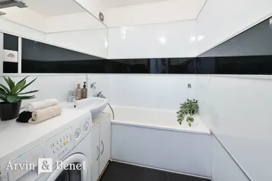 Na prenájom 2-izbový byt, 58 m², Bratislava-Karlova Ves