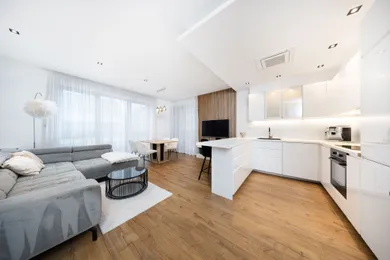 Mieszkania na wynajem, 3-pokojowe, Bratislava-Nové Mesto · €1200