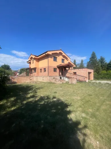 Eladó házak, 7-szobás, Hviezdoslavov · €750 000