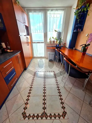 Na predaj 3-izbový byt, 80 m², Komárno, Gen.Klapku