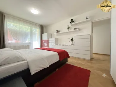 Na predaj 3-izbový byt, 79 m², Považská Bystrica, Stred